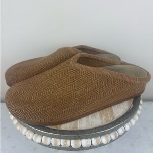 Rothy’s Women’s 10.5 men’s 9 Brown Slip-On Shoes clogs s